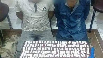 ضبط عاطل وبحوزته ٩٠ تذكرة هيروين وسلاح ابيض بكفرالزيات