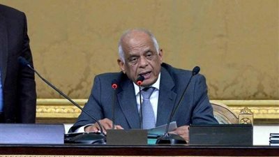 عبد العال يفتتح الجلسة العامة لحسم الجدل بشأن قانون مزاولة مهنة الطب