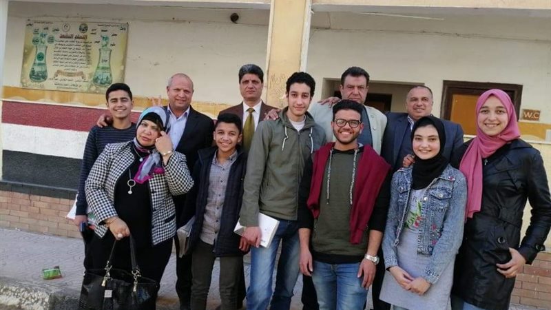 طلاب مدرسة اللواء