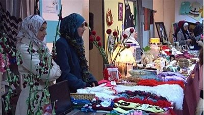 شاهد.. المعرض النسائي تسلم الايادي لتمكين المرأة الفلسطينية اقتصاديًا
