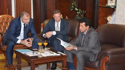 وزير الشباب يبحث الاستثمار الرياضي مع نائب وزير التنمية الاقتصادية بسلوفينيا