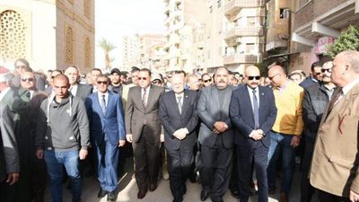 محافظ الشرقية ومدير الأمن يشاركان في تشييع جثمان نقيب شرطة محمد أحمد الكردى