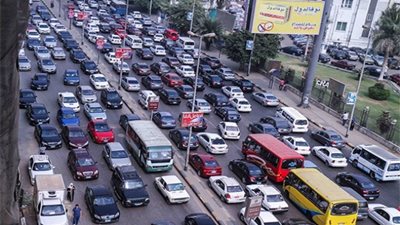 كثافات مرورية بمحاور القاهرة والجيزة خلال الذروة الاولى للزحام