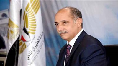 وزير الطيران يتفقد مطار اسوان قبل انطلاق الملتقي العربي الافريقي