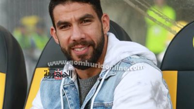 إكرامي يؤازر الأهلي أمام شبيبة الساورة الجزائرى