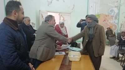 الفاو تسلم 40 رأس تيس دمشقي و30 وحدة لتجهيز الألبان والزبد لـ 70 مستفيداً بمطروح