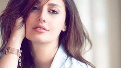 حلا شيحة تفاجئ جمهورها بأول فوتوسيشن بعد خلعها للحجاب