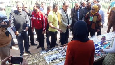 وكيل وزارة الشباب بالشرقية يتفقد معرض أندية الفتاة ويشاهد العروض المسرحية