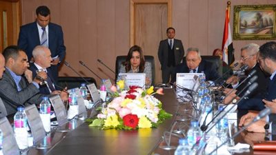 محافظ دمياط تناقش التبادل العلمي مع اعضاء مركز صحة المخ والاعصاب بايرلندا