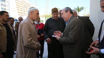 محافظ كفرالشيخ يستمع لمواطنى الهمة ببيلا..ويكلف برفع كفاءة الانارة بالقريه