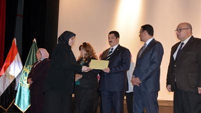 محافظ القليوبيه يشارك باحتفالية المرأة المصرية في 100 عام