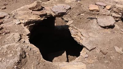 ضبط 5 عمال ينقبون عن الاثار بكفر الاشارة وهروب صاحب المنزل