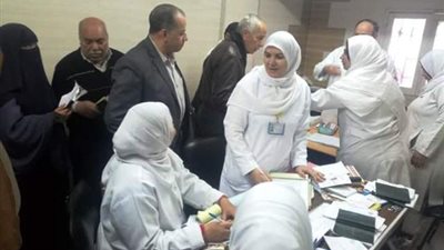 مدير التأمين الصحى يتابع اعمال المبادرة الرئاسية بمركز الكبد بالزقازيق