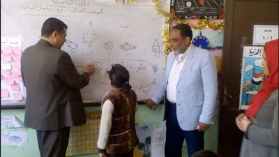 مدير تعليم الخانكة يتابع حملة مليون صحة بالمدارس الإبتدائية