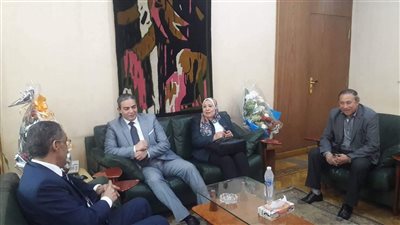 وفد «الإعلاميين» يلتقي «نقيب الصحفيين» لتهنئته بالمنصب الجديد..صور