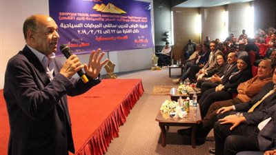 إطلاق أول برنامج مصرى لتدريب سائقى المركبات السياحية الأقصر