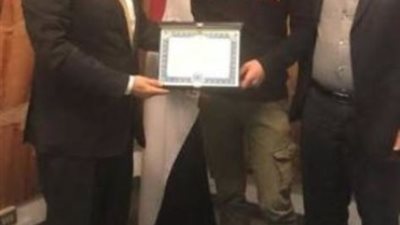 القنصل العام فى ميلانو يكرم طالب مصرى لقيامه بعمل بطولى فى ايطاليا