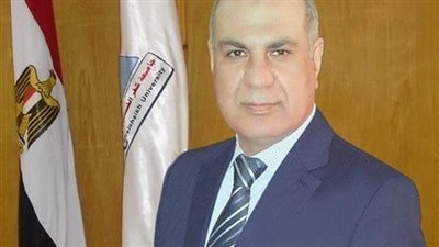 رئيس جامعة كفر الشيخ يناقش استعدادات احتفال الجامعة بعيدها ال 13