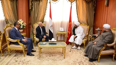 الداعية الإسلامي الحبيب علي الجفري يصل إلى بورسعيد