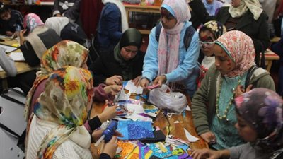 أنشطة وورش فنية وتعليم رسم في جناح الأزهر بمعرض الإسكندرية للكتاب
