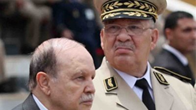 الجيش الجزائري يجتمع لمناقشة إعلان شغور منصب الرئيس