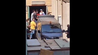 خروج جثمان دلال عبد العزيز متجهًا إلى مسجد المشير طنطاوي .. صور