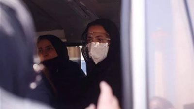 انهيار شقيقة الراحل سمير غانم فى عزاء دلال عبدالعزيز