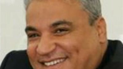 عميد كلية الآداب جامعة القناة: حياة كريمة سابقة لم تحدث لرئيس مصرى.. بالصور