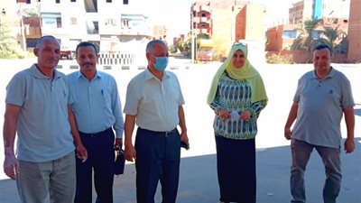 رئيس مركز الداخلة يتفقد اسوار الفنية ضمن مبادرة التعليم بالرسوم الجدارية