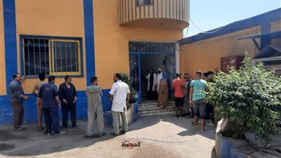 إستمرار الجهود المكثفة للفرق المتنقلة لتطعيم العاملين بلقاح كورونا بمصانع العاشر وأبوحماد