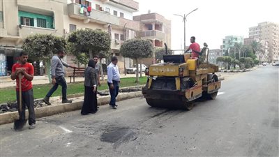 النمر يناشد المواطنين بانهاء توصيلات المياه والصرف الصحى والغاز لمنازلهم قبل رصف 70 شارع بقويسنا.. بالأسماء