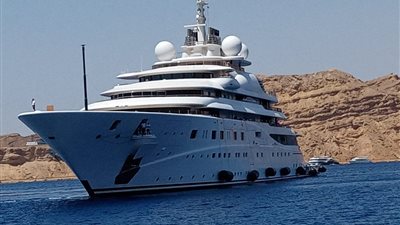 وصول اليخت السياحي A1 والسفينة M2 المصاحبة لسرب اليخوت الامارتية لميناء شرم الشيخ البحري