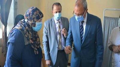 محافظ القليوبية يتفقد مراكز تطعيم لقاح فيروس كورونا بعدد من المدن