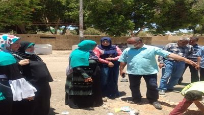 محافظ أسيوط: حملة نظافة وتشجير وندوات توعية بقرية 