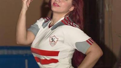 ياسمين الخطيب تحتفل بفوز الزمالك بأحد الكافيهات