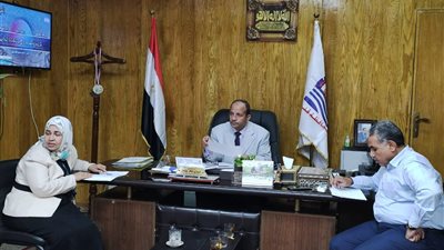 وكيل وزارة التعليم يناقش الهيكل الإداري لديوان المديرية