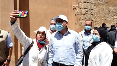 العنانى لشباب أعمال الترميم: انتم عناصر مشرفة وعلى استعداد لتوفير كل ما يلزمكم
