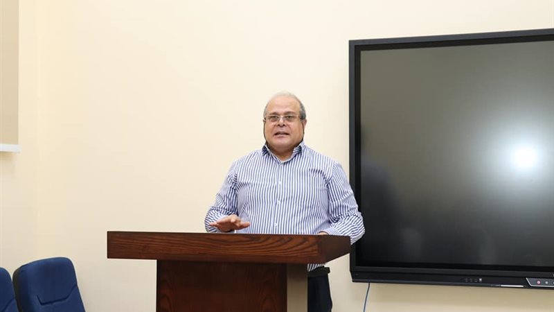 الدكتور هشام عبد