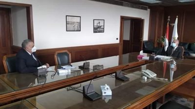 عبد العاطى : دمج وتأصيل التكنولوجيا لتوفير البيانات لمتخذى القرار