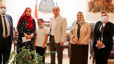 رئيس جامعة الزقازيق يهنئ الفائزات بمنحة وزارة التضامن الاجتماعي 