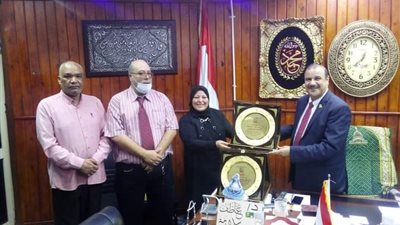 منظمة اليونسكو تكرم وكيل وزارة تعليم مطروح بمنحه درع التميز الوظيفي