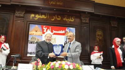 بالصور.. دار العلوم تستأنف مشروع استعادة الوعي بمحاضرة فضيلة مفتي الجمهورية( بناء الوعي ومكافحة التطرف