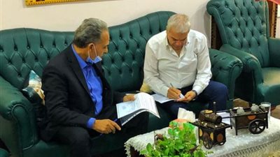 نائب الشيوخ ومدير تعليم الإسماعيلية يناقشان مشكلة الكثافة الطلابية بمدارس التل