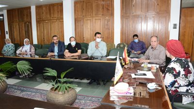 نائب رئيس جامعة أسيوط تترأس اجتماعاَ طارئاَ لمناقشة آخر التطورات الخاصة بإدخال و تسجيل بيانات متلقي اللقاح المضاد لفيروس كورونا