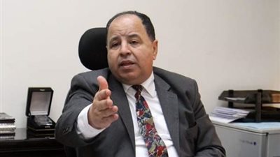 الإفراج عن سيارات بـ 337 مليون بجمارك السويس.. بالصور