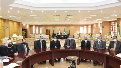 محافظ الشرقية يواصل إختبار المتقدمين لشغل وظيفة وكيل إدارة تعليمية بمديرية التعليم