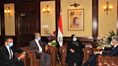 وزيرة التجارة تستعرض مع رئيس المؤسسة الإسلامية مشروعات التعاون المشترك