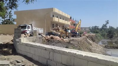التفتيش المالى والإدارى بالأقصر يتفقد أعمال تبطين الترع