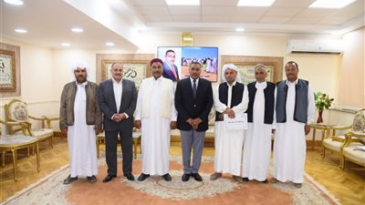 محافظ مطروح يكرم لجنة المساعى الحميدة بالمحافظة لجهودها في اتمام الصلح بين عائلتين
