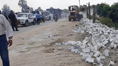 الموجة 18 ..إزالة 11 حالة تعد في القنطرة غرب بالإسماعيلية ..صور